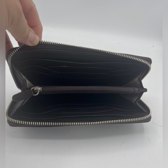 Cole Haan Continental Zip Wallet Black Pebbled Wallet EUC - Picture 9 of 10